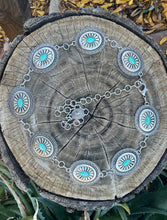 Cargar imagen en el visor de la galería, Oval Flor Concho Turquoise Stone Chain Belt
